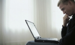man-on-laptop-014