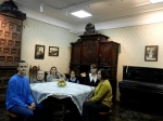 "Катись, катись, яблочко..."